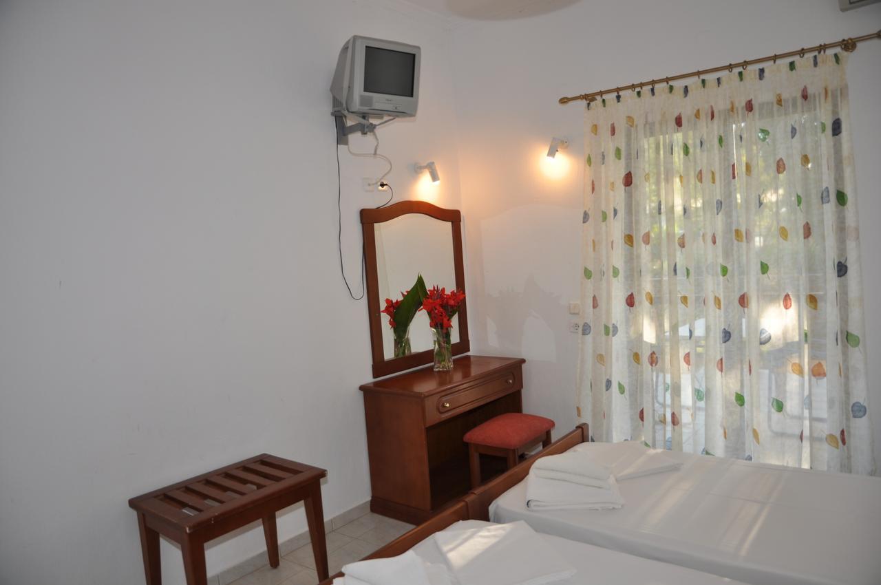 Hotel Dougas Аркуди Экстерьер фото